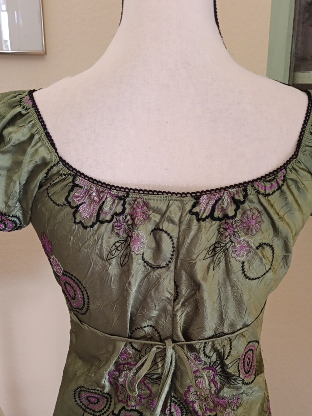 Heart Soul Olive Green Satin Top with Black Lace and Pink Floral Embroidery. Y2K - Picture 6 of 12